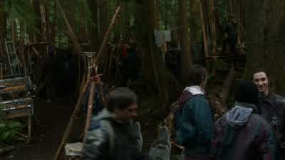 There! It's them! Open the gate! - The 100
