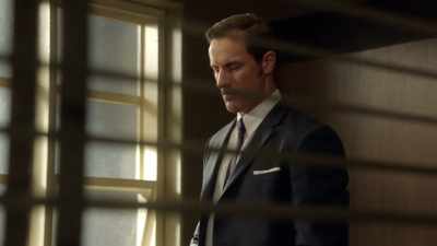 There was machine oil
on Morris Dunnet's wrist. - Ms Fisher's Modern Murder Mysteries