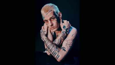 There were probably
55 just show-stopping images. - Aaron Carter: The Little Prince of Pop