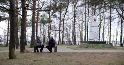 There were roughly 3,000
einsatzgruppen men - Getting Away with Murder(s)