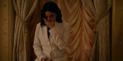 There'’s a woman's
lounge and bathroom - Katy Keene