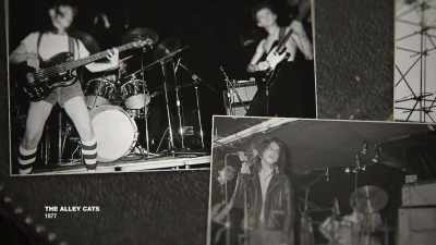 There were several
female bass players-- - Women Who Rock