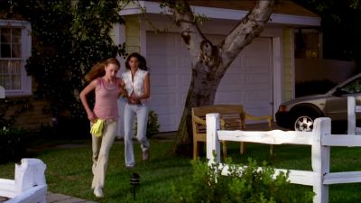 THERE SHE GOES. - Desperate Housewives
