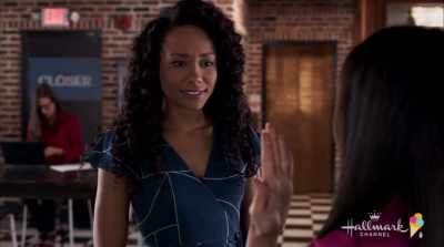 - There should be
an engagement ring - Love in the Sun