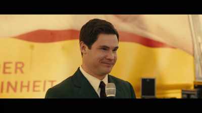 There is somebody who
deserves to be up here... - Pitch Perfect: Bumper in Berlin