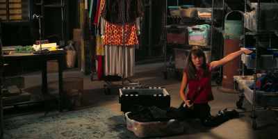 There is something
I wanna talk to you about. - Girlboss