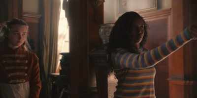 There, there, Miss Bella.
You'll rupture sumfink. - The Amazing Mr. Blunden
