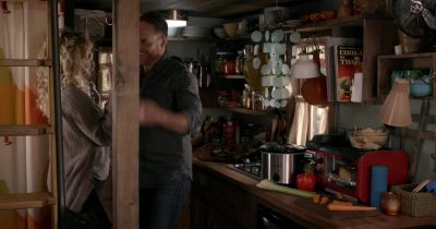 -There.
-There. - Grace and Frankie