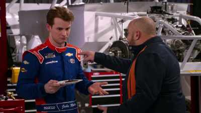 There. There. Stay in second gear.
Let's get it going. Come on, second gear. - The Crew