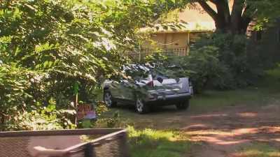 THERE WERE SPECIALIZED CANINES
BROUGHT IN - Hometown Homicide