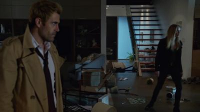 - There.
- What? What do you see? - DC's Legends of Tomorrow