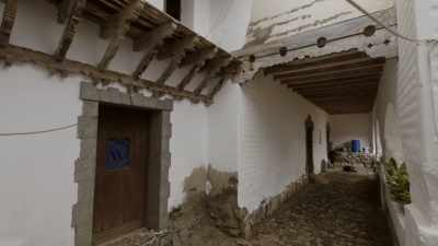 There's
a 21-year discrepancy here - Secret Nazi Ruins