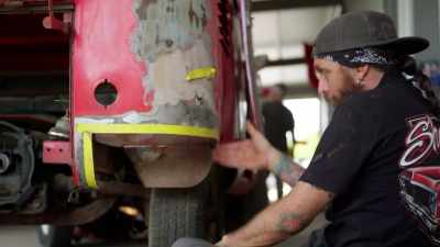 There's a battery tray,
it's got a flange
on both sides, - Shorty's Dream Shop