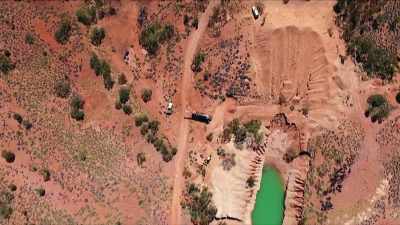 There's a bit of a possibility
all through here. - Outback Opal Hunters
