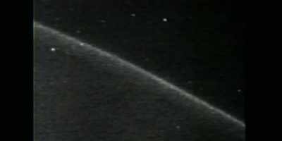 There's a bright flash and
then it makes an abrupt
right angle turn - Close Encounters of the Fifth Kind