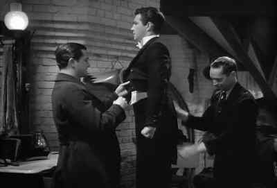 - There's a button missing.
- Oh yes, I forgot. - Three Comrades