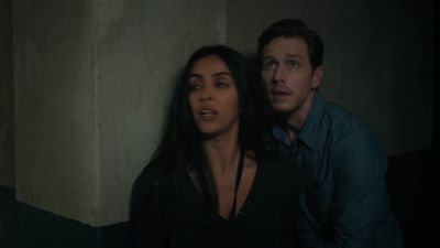 There's a camera down there. - Manifest