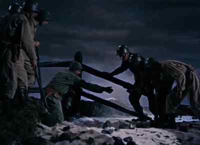 There's a chamber of some sort underground
here! Give me the flashlight, Sergeant! - Invaders from Mars