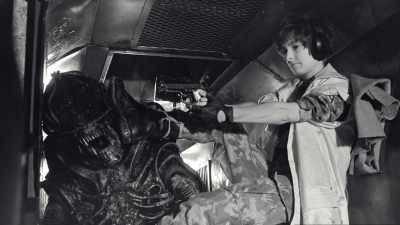 There's a close-up
where she's shooting the alien. - Aliens Expanded