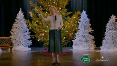 ♪ There's a feeling I get - When I Think of Christmas