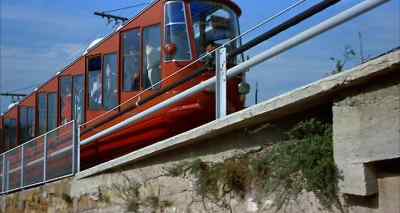 There's a funicular railway
that takes you sightseeing...  - It Started in Naples