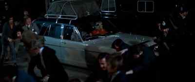 THERE'S A GUNMAN
ON THE ROOF. - No Blade of Grass