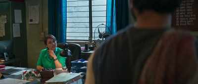There's a kid and his father outside.
Get them some tea. - Mardaani 2