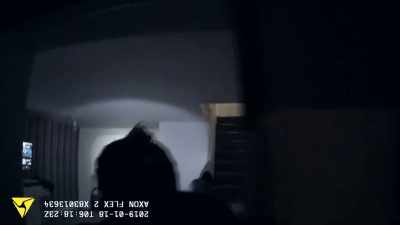 There's a light on upstairs.
I'm going left. I'll go. - The Detectives: Fighting Organised Crime