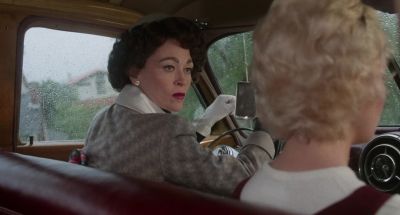There's a liquor store to the right - Mommie Dearest