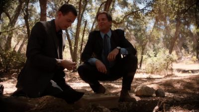 There's a lock. - NCIS
