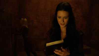 There's a message.
It's from Richard. - Legend of the Seeker