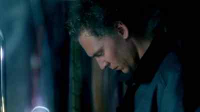 There's a postcard to you here.
It's from Linda. - Wallander