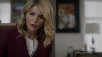 There's a scratch on the floor - Garage Sale Mystery: Murder By Text