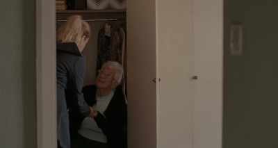 There's a strange man
going into my house. - Sorry We Missed You