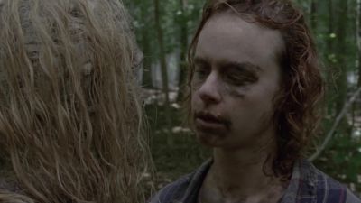 There's a tear. - The Walking Dead