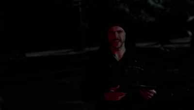 There's a-- there's a house
through these trees. - The Following