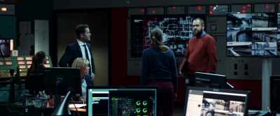 - There's a USB transmitter in it.
- Wait. Come here. - Hacker