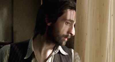 There's a wounded man over there! - The Pianist