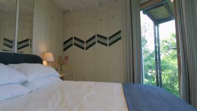 There's also an elliptical bedroom
and bathroom - Extraordinary Escapes with Sandi Toksvig