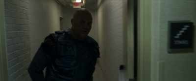 There's an active shooter
in the hotel. - Fast Charlie