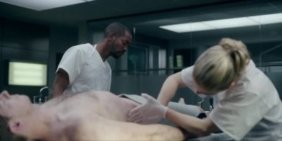 There's bruising on his right flank. - Silent Witness