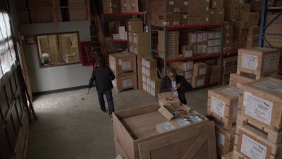 There's another crate in here. - Psych