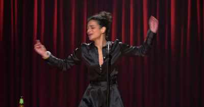 ♪ There's this empty space
You left behind ♪ - Jenny Slate: Stage Fright