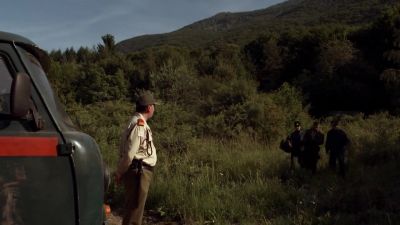 - There's your escort.
- Yeah. - Undisputed 3: Redemption