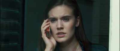 - There's someone here.
- The cousins are back? - Taken
