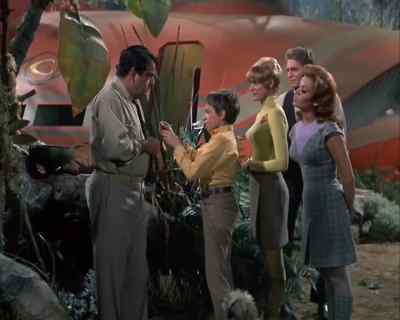 There's just a few seconds
left, fitzhugh. - Land of the Giants