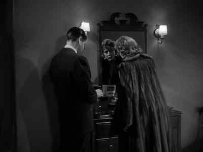 - There's just scotch. Is that all right?
- Fine. - The Big Heat