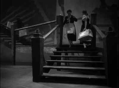 - There's my little darling!
- Amelia! - Son of Frankenstein