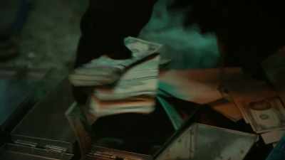 There's so much
money in this place, - History's Greatest Heists with Pierce Brosnan