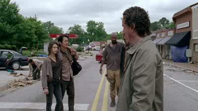 There's no cars. - The Walking Dead